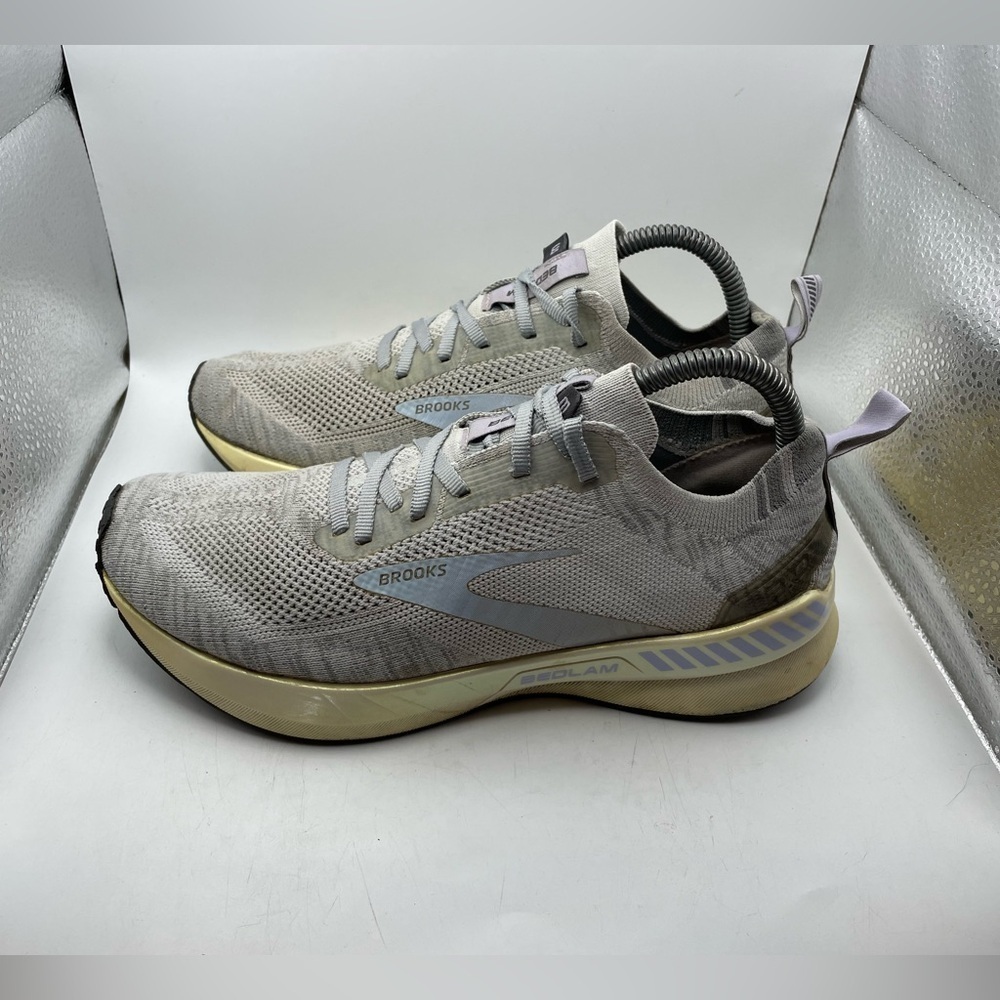 Brooks Bedlam 3 womens gray sneakers size 9